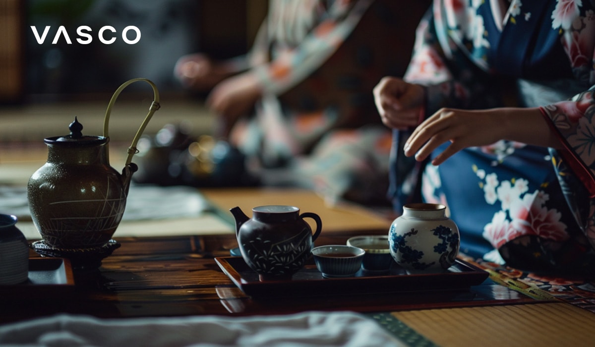 Een traditionele Japanse theeceremonie, met japanse mensen in kimono's die groene thee bereiden.