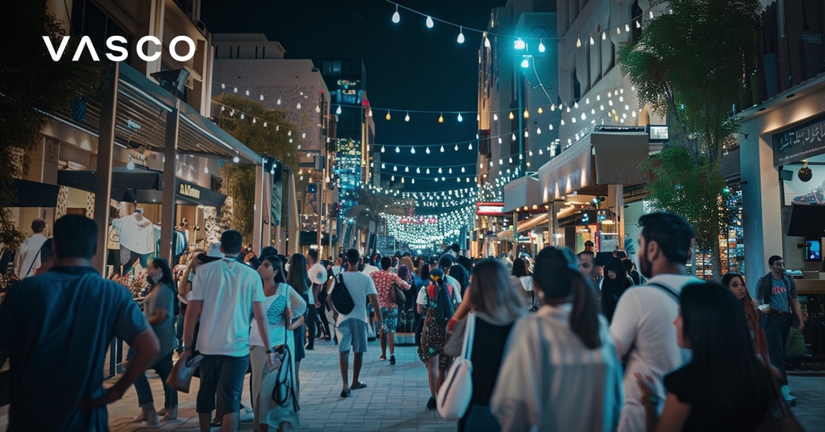 Drukke avondmarkt in Dubai