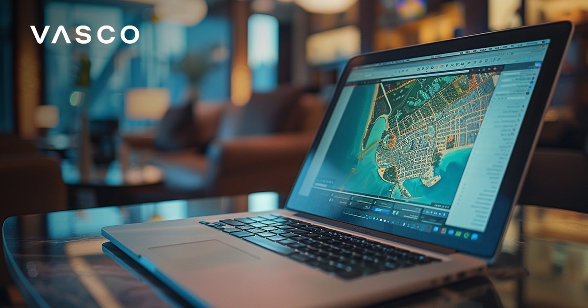 laptop op tafel met kaart van dubai